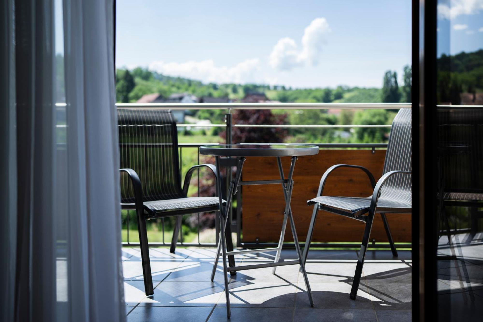 Hotel-Gasthof Rose Oberkirch  Exteriör bild