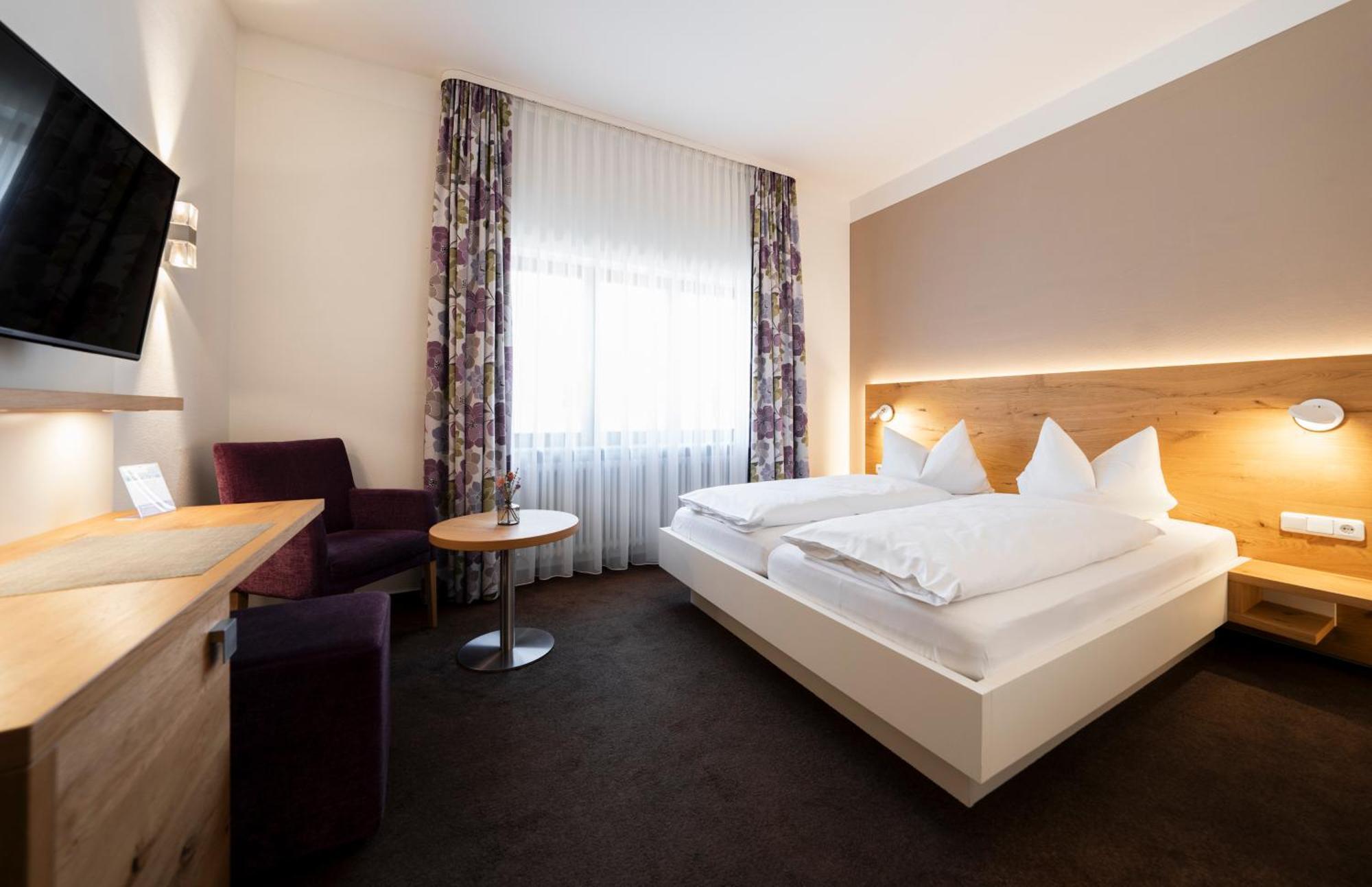Hotel-Gasthof Rose Oberkirch  Exteriör bild